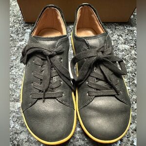 Vivobarefoot Women’s Leather Addis Shoe - size 37